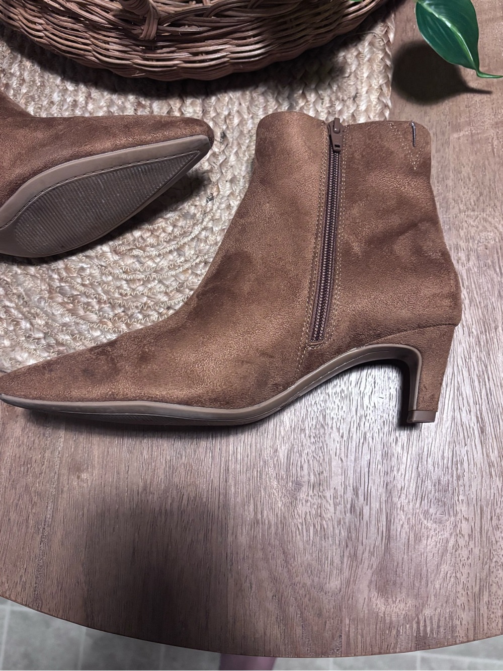 Universal Thread Brown Pointed Toe Suede Ankle Boots Kitten Heels - Picture 7 of 9